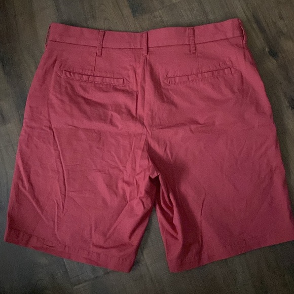 Izod red shorts - Picture 2 of 3